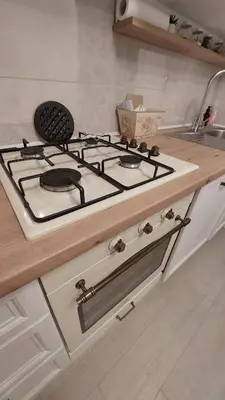 a stove top oven sitting on top of a kitchen counter at Apartma Rižana in Dekani