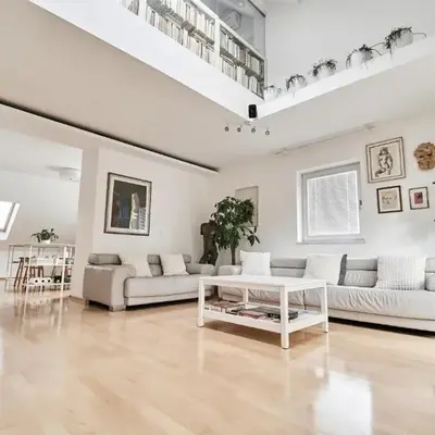 Matic Spacious Modern Apartment