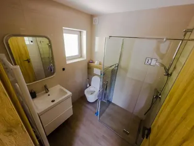 a bathroom with a shower and a sink and a toilet at APARTMAJI SILVA in Slappe dʼIdria
