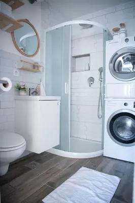 a bathroom with a toilet and a washing machine at Duplex Apartma Nikolina in Spodnje Jarše