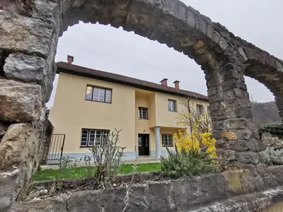 a view of a house through an archway at Maestro I. in Laško