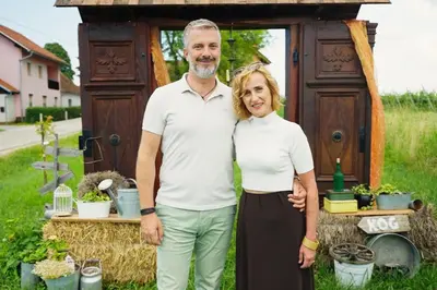 a man and a woman standing in front of a shed at Casa No. 51 in Kog