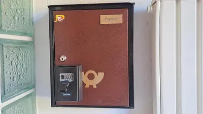 a door with a sign that says repeat on it at FLAT FOR 2 - Alpine Dream Bled in Bled