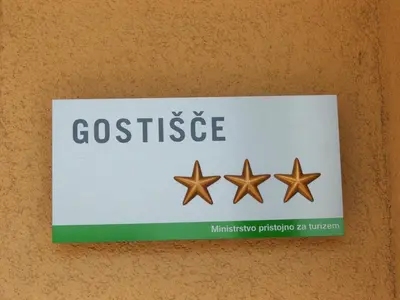 a sign on a wall with three stars at Guesthouse Živko in Dobrovce