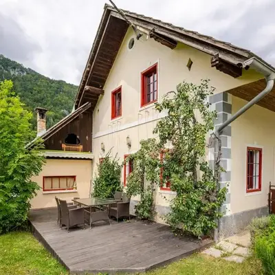 Bela Luna - Charming Garden Cottage near Lake Bled