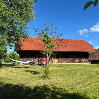 Hisa Suzana