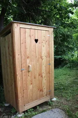 a wooden gate with a heart on top of it at T'glamp Bee house in Rovte