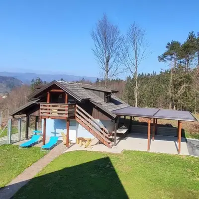 Počitniška hiška v gozdnem raju