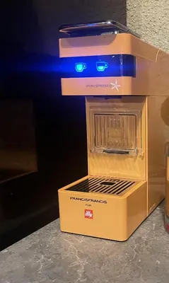 a pizza oven in a box on a counter at Sweet Retreat in Trebelno