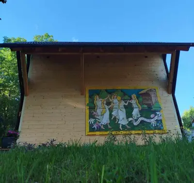 a mural on the side of a building at Apartments Kr'Bee in Mala Nedelja