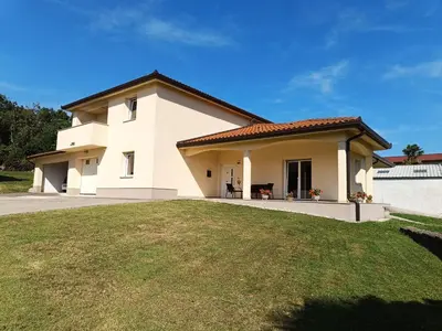 a large white house with a large yard at Počitniška hiša Kapitanovše in Ajdovščina