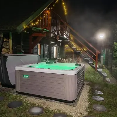 WoodHouseDream Jakuzzi