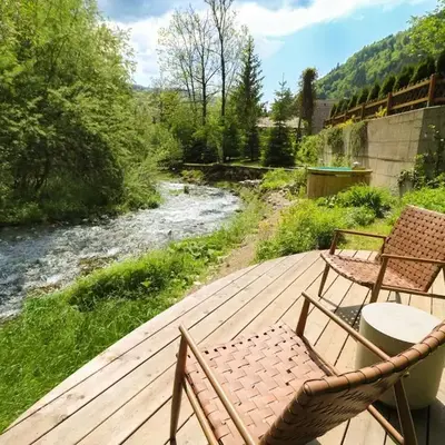 Designer Riverfront Cottage