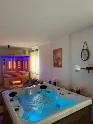 a large bath tub in a living room at Wellness soba Skriti raj Banovci in Banovci
