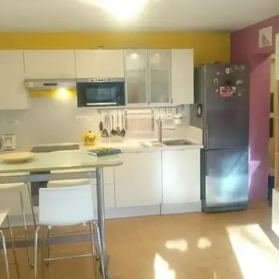 Colorful City Center Apartment - Parking Available