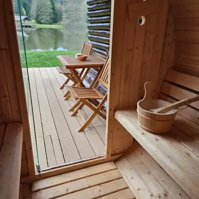 Koča ob ribniku