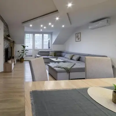 Lili Rooms