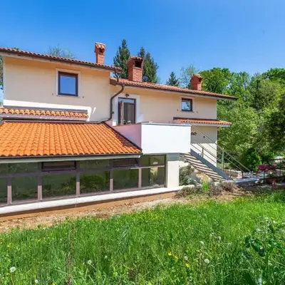 4 Bedroom Beautiful Home In Sezana
