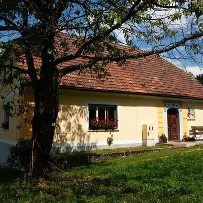 Počitniška hiša pod RAJHOVKO