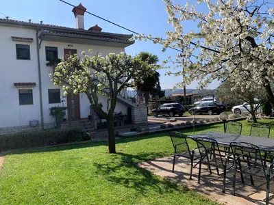 a table and chairs in the yard of a house at Hiša Tavčar in Dutovlje
