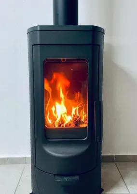 a stove with a fire inside of it at Minicottage Casa de Lipa in Kostanjevica na Krki