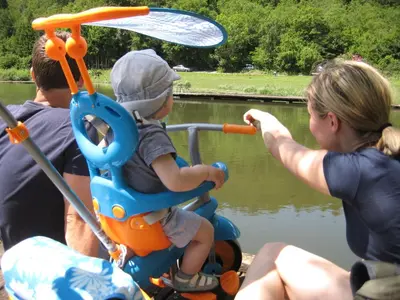 a woman and a man and a baby in a boat at Chalet Iskaretreat in Ig