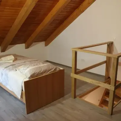 Riverside Rustic Ridge Apartments with Balcony - Three Bedroom Apartment with Balcony