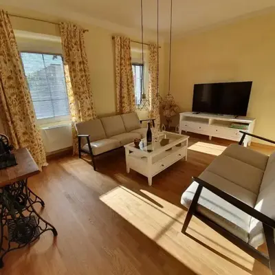 Komen Getaway Holiday Home with Balcony - Four Bedroom Holiday Home with Balcony