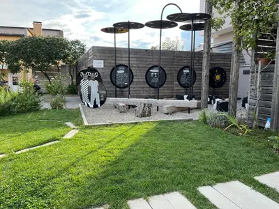 a garden with a bench in a yard at Hotel Kunst in Krško