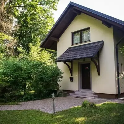 Apartment Kleines Haus am Rande des Waldes by Interhome
