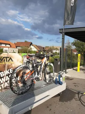 a bike on the back of a trailer at Guesthouse Grof in Vransko