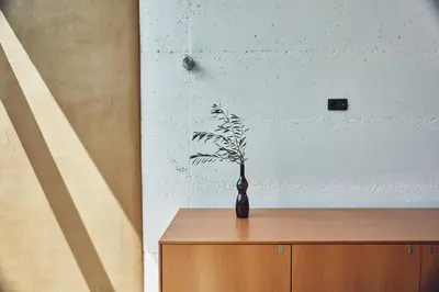 a vase sitting on top of a wooden cabinet at Vila Mravljevi Weinderer in Preserje