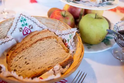a basket of bread and apples on a table at Turistična kmetija Vrezner Apartment in Zgornja Kungota