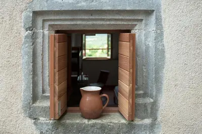 a vase sitting inside of a window in a building at Štanjelski Razgledi AR in Štanjel