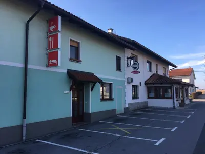 an empty parking lot in front of a building at Guest house Okrepčevalnica Zemonska vaga in Ilirska Bistrica