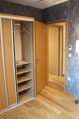 an empty room with a closet and a door at Pan Prenočišča in Ptuj