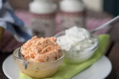 a bowl of ice cream and a bowl of whipped cream at Bed & Breakfast Dvorec in Petrovče