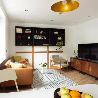 Large Two Bedroom Family APP - free parking