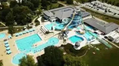 an overhead view of a large swimming pool at Apartma Marjetica 2 in Moravske Toplice
