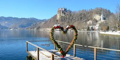 a heart shapedreath on a pier on a lake at Apartment TiSa, Bled in Bled