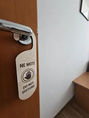 a sign on a door that says me not do not disturb at Hotel Tabor in Sežana