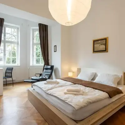 Urban Rooms--free parking--