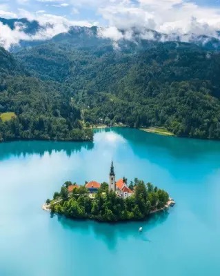 an island in the middle of a lake at Villa Dei Sogni in Bled