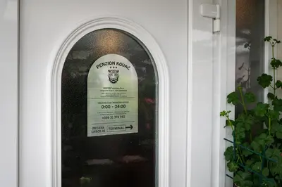 a window of a wine bottle with a sign on it at Penzion Kovac in Radovljica