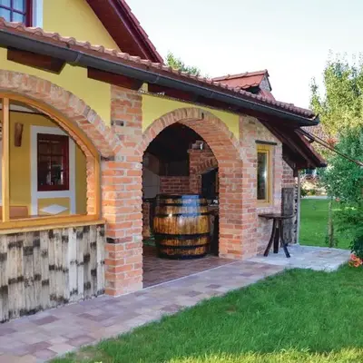 Three-Bedroom Holiday Home In Gradac