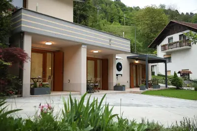 a house with a courtyard with a patio at Apartments Slap in Slappe dʼIdria