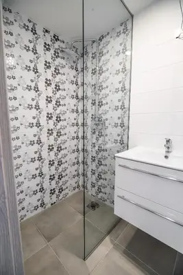 a bathroom with a sink and a glass shower at Guesthouse Mars in Ig
