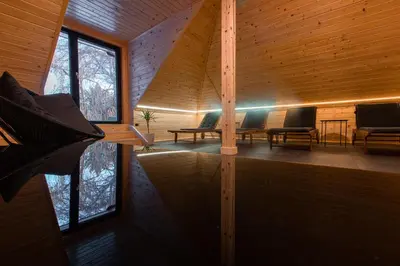 an inside view of a room in a tree house at Kozjanski dvor in Podčetrtek