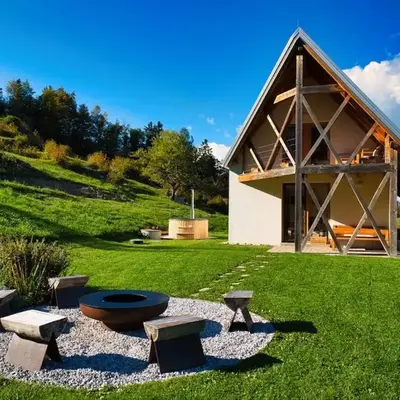 House On The Hill (Hiška Na Griču)