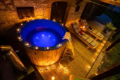 an overhead view of a large blue tub on a deck at Zidanica Lackner in Črnomelj